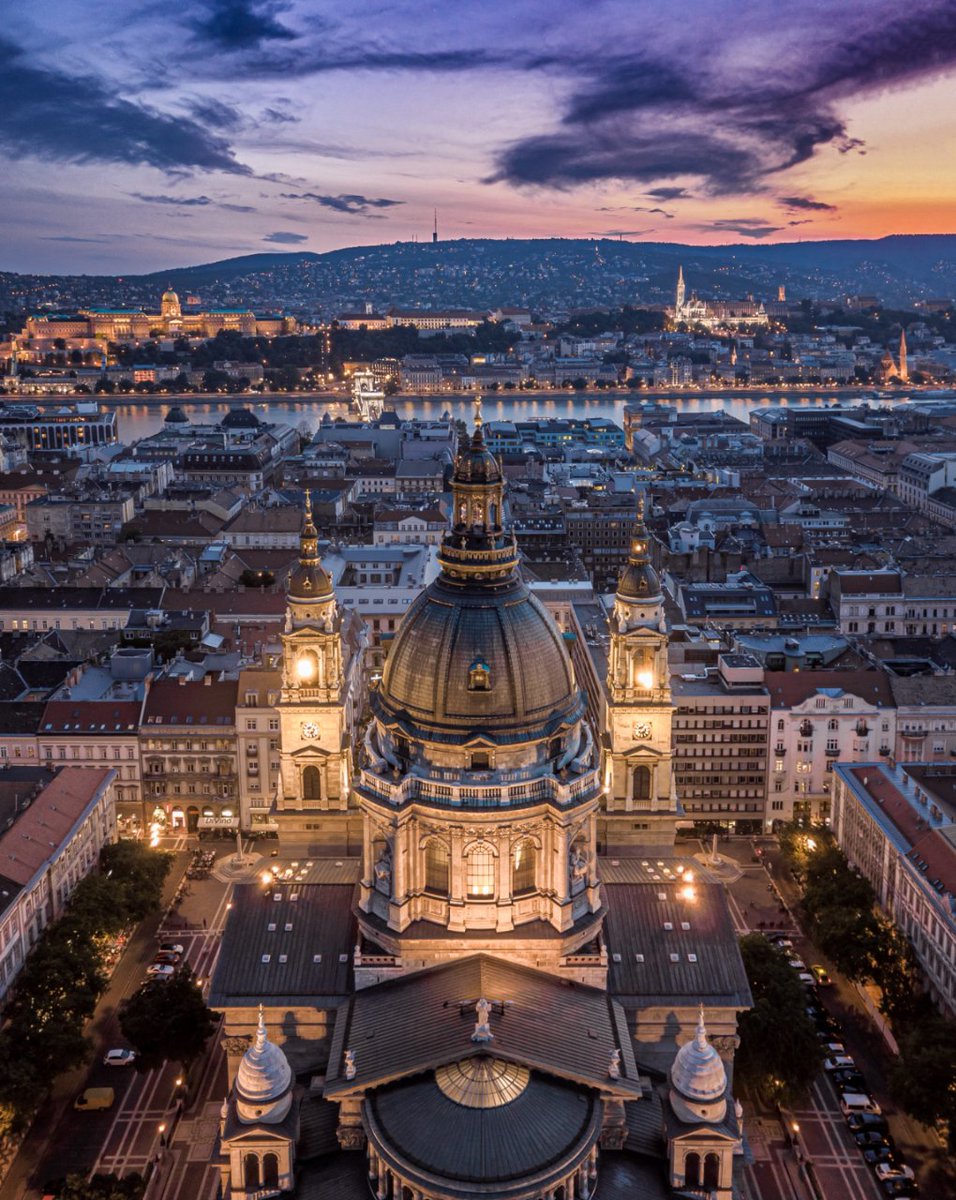 civitatis_fr's tweet photo. Budapest est une ville qui possède une très longue et fascinante histoire. La capitale est non seulement un lieu incroyablement beau et romantique, mais aussi une source inépuisable de curiosités ! Pour les découvrir, rien de tel que de réserver une visite guidée avec Civitatis ! https://t.co/S04wx06aGS