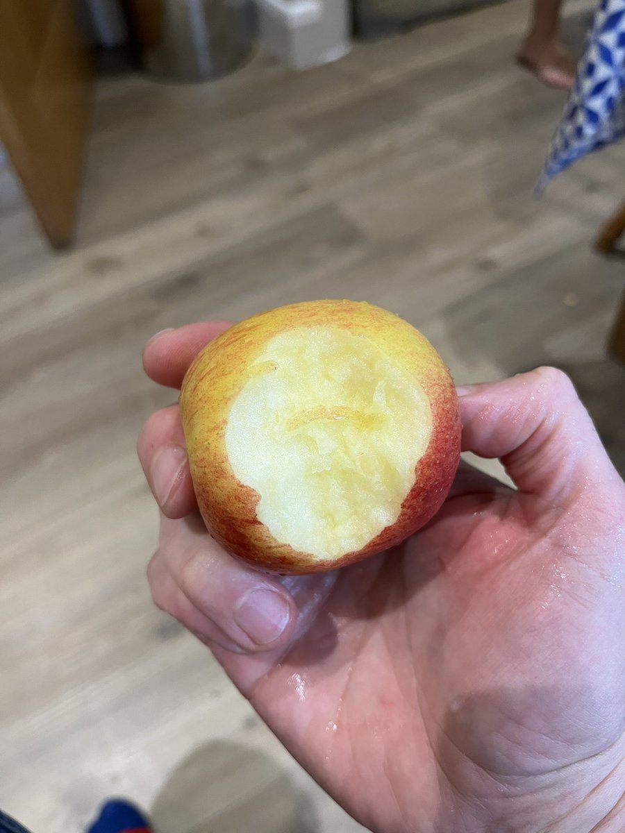 Preparing for tonight‘s gig in the local Territories…

The Apple Sellers (aka me and Martin) playing Edgeworth tonight! 

#blindbassist #folkmusic