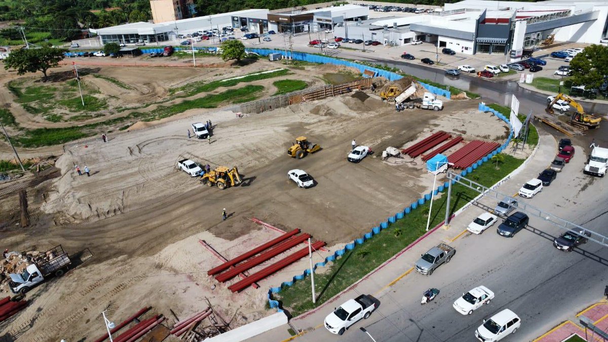 YolandaOsunaH's tweet photo. Esta mañana supervisamos los trabajos preliminares en el predio donde se construirá la plataforma de captación Carrizal, la cual abastecerá con hasta 4 mil lps a las potabilizadoras Villahermosa y Carrizal I y II. ¡Agua suficiente y de calidad para los habitantes de Centro! https://t.co/0oStB7DRQS