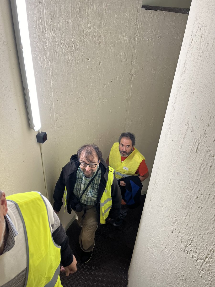 ea2cq's tweet photo. Magnífica visita técnica desde el Radioclub Foronda  a la torre de control y al VOR del aeropuerto de Foronda en Vitoria-Gasteiz. Tnx Alfredo, Jorge, Roberto y Jesús por vuestra amabilidad y conocimiento. Un verdero lujo. #radioaficionados #somosforonda https://t.co/X17gwwj8QI