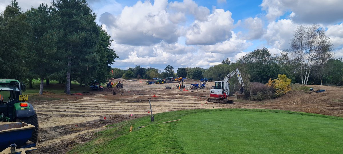 PaceBarry's tweet photo. How many #Turfies does it take to drain a Fairway.... ?? 🤔🤔🤔

Just over half the site today.. 🤣

Just a bit congested off the 2nd Tee .... 

@MJAbbottLtd
@GEOTurfConsult 
@Inscapesonline 
@SheltonDrainage 
@trenchitnz https://t.co/lUMAb1EC8i
