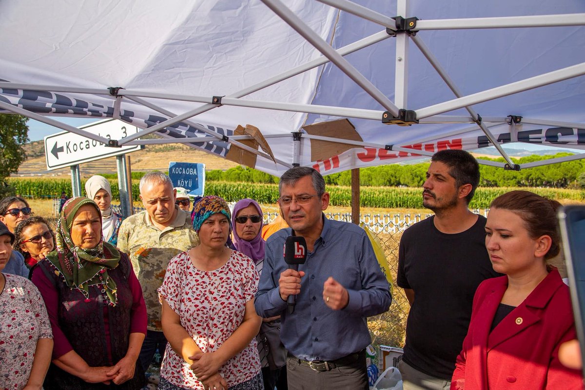 AVBakirlioglu's tweet photo. Grup Başkanımız @eczozgurozel, 
İzmir Milletvekilimiz @GokceGokcen_ ile birlikte #Dikili'de haklarını arayan Agrobay işçilerinin direnişine destek olduk.
Agrobay işçileri, kadın emekçileri direndikçe biz de direneceğiz. https://t.co/WXT539rfUd