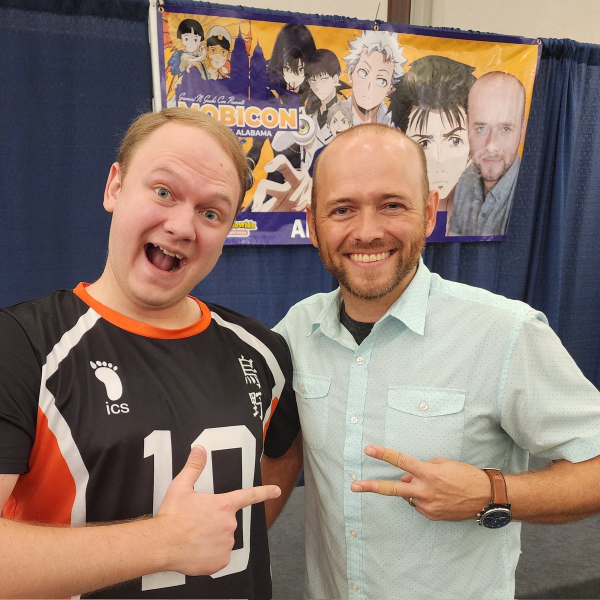 BaugusBryson's tweet photo. ITS SUGA!!!
Come meet me and @Adamngibbs here at #Mobicon!!
We'll be at our tables all weekend!
I ALSO have a panel at 4pm today in Panel Room 3!
#haikyuu #Sugawara #Hinata https://t.co/REqxiJPwdr