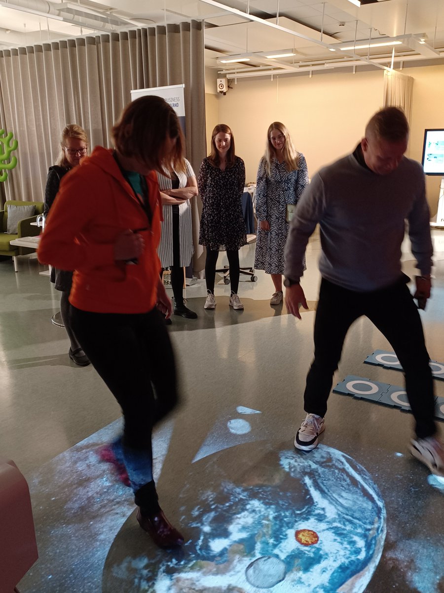 MinnaMariaEr's tweet photo. Tänään saimme viettää innostavan päivän Live-säätiön kanssa Kuntoutusinstituutin Rehalabissa. Kiitos vierailusta! Jatkakaamme ajatusten vaihtoa ja yhteistyötä kuntoutuksen kehittämisen saralla myös jatkossa. @JAMK_fi #Rehalab #digitaalinenkuntoutus #kuntoutus https://t.co/wwxlcVKiXR