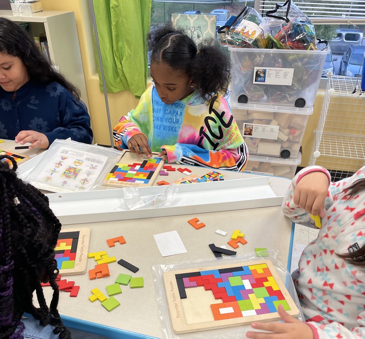 MsRubinSTEM's tweet photo. Rise and Shine 🧠💡Working on our non verbal thinking skills @vickerymill during our morning Lightbulb Lab. https://t.co/uuKJ6dsr1i