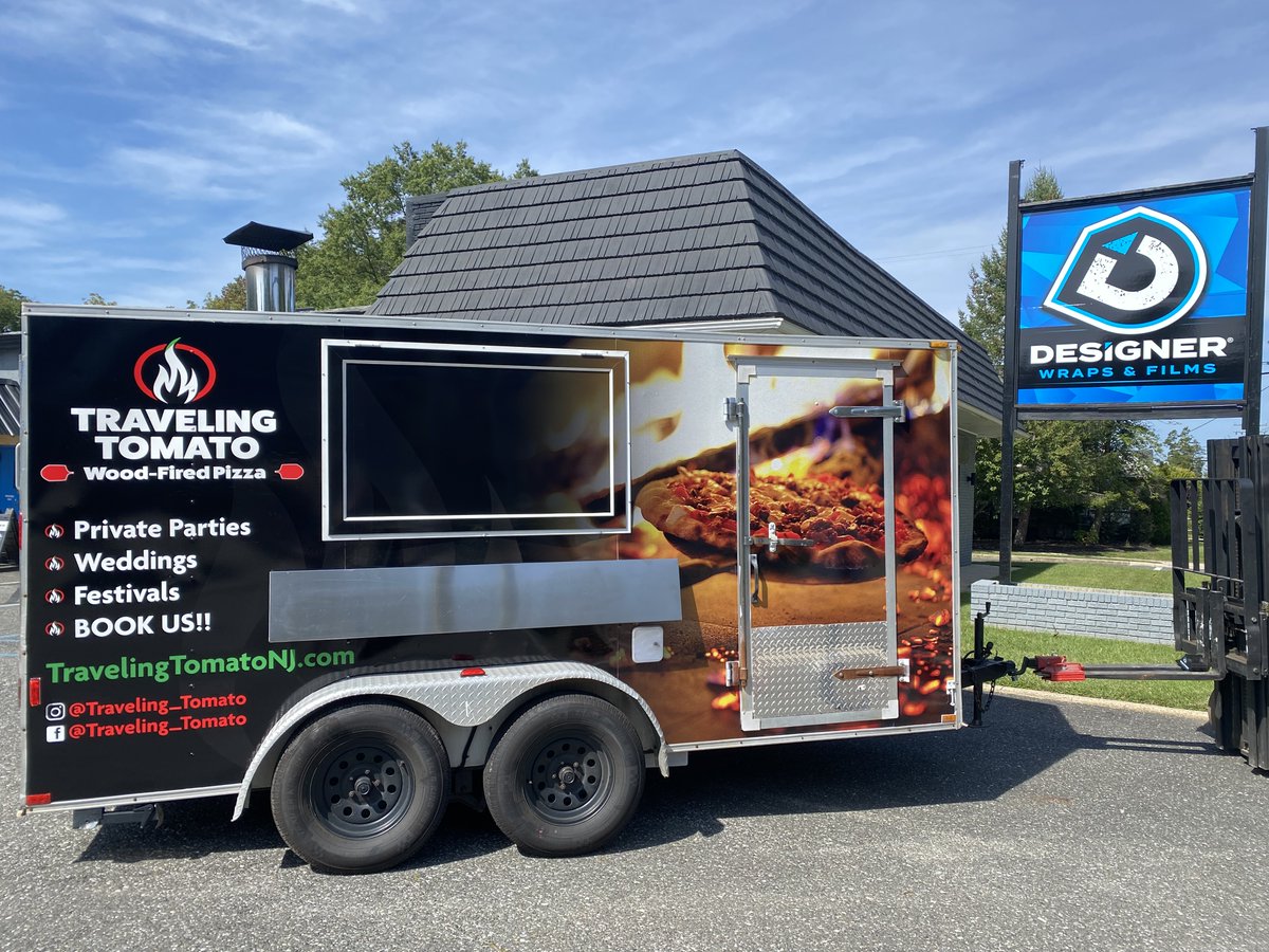 designerwraps's tweet image. A Fresh &amp;amp; Clean #trailerwrap for @traveling_tomato #travelingtomato #woodfiredpizza #designerwraps #yourbrandrealized #trailerwraps #commercialwraps #largeformat #wrapdesign #mobilebillboard #brandinmotion #brandedtrailer #vinylwrap #teamdw