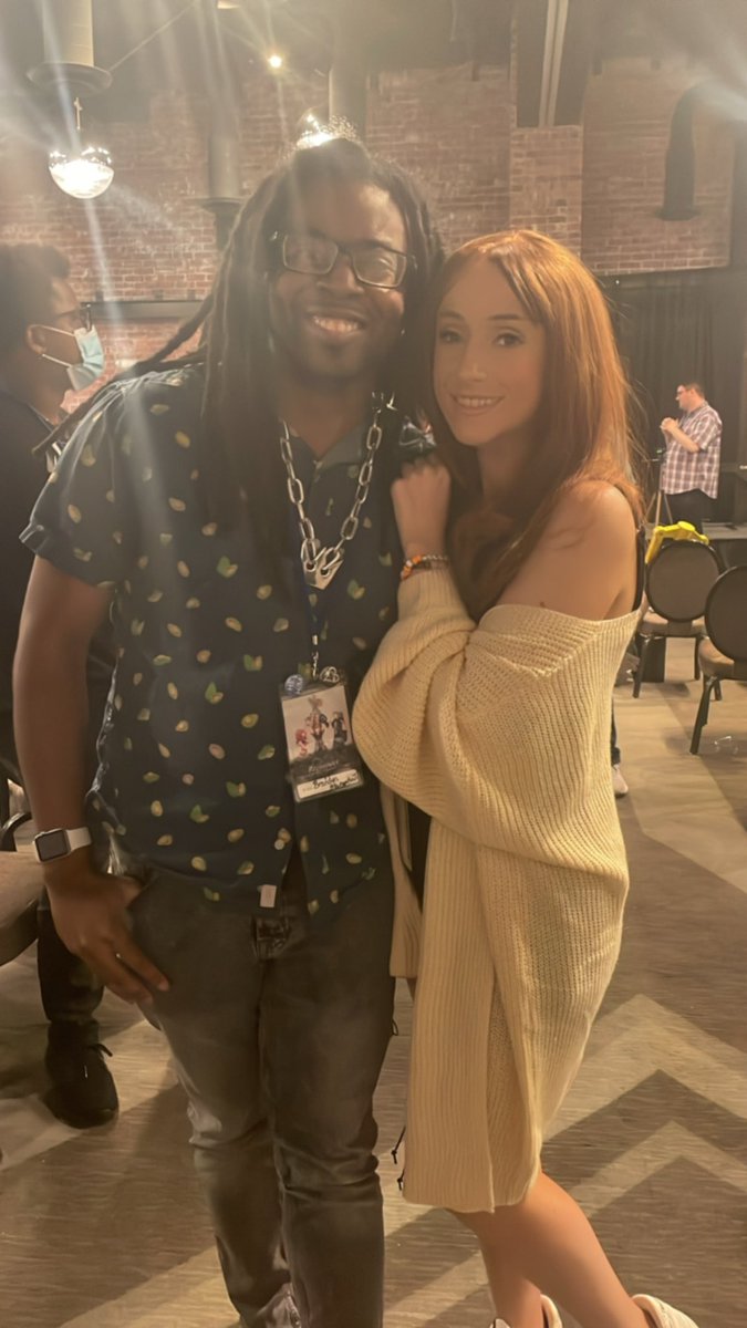 carlyxstella's tweet photo. SOME MORE LEGENDS! YOU GUYS ARE AMAZING πβ¨
(Also featuring my dear friend @LanzOfMasters in his incredible Kairi Cosplay π₯Ή #RespecttheMaster) π€
GUTTED I never got a selfie with the legendary @TheDataRich but the vibes were immaculate ππ adored him π https://t.co/LhBuuaN1Bn