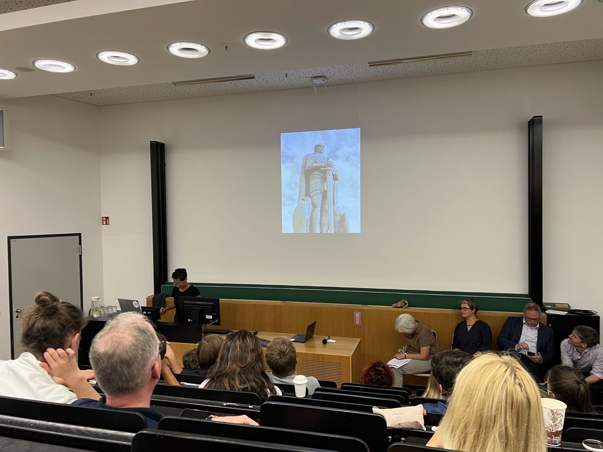 JuergenZimmerer's tweet photo. Auf der Haben-Seite des #Historikertag2023 stehen sehr gute Panels zur #Globalgeschichte und zur neueren #Kolonialgeschichte, die immer auch sehr gut besucht waren. Hier Ausschnitte von drei Sektionen mit Hamburger Beteiligung. @KimTodzi @WONAGO_HH und S. #Hopmann 7/ https://t.co/8iAmm8K07f