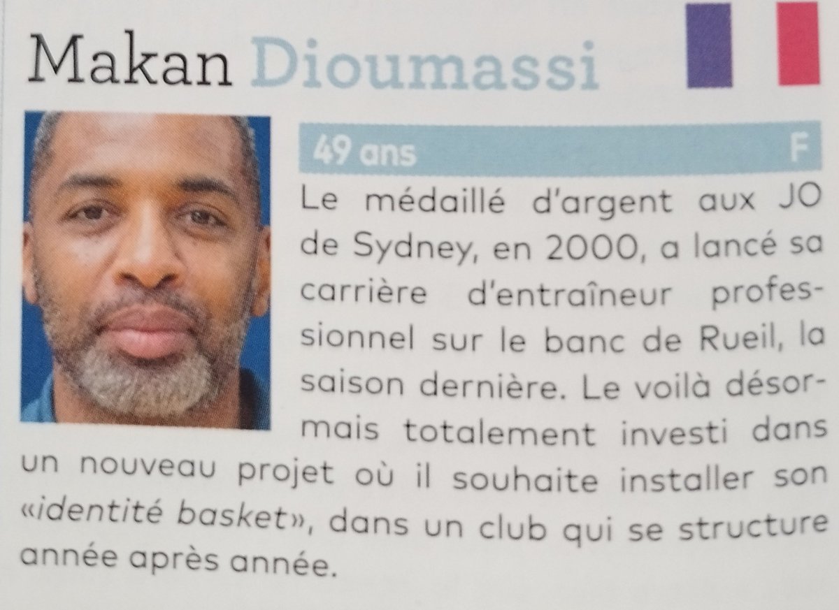 RetroBasket37's tweet photo. ❌ L'#instantretro 🏀
@LSVB85 / @tmb_toursbasket
Différentes cette fois, ma rencontre avec 𝐌𝐚𝐤𝐚𝐧 𝐃𝐢𝐨𝐮𝐦𝐚𝐬𝐬𝐢 lors de la saison 2021-22 qui voit la victoire de Tours. Ancien du #ToursBC et médaille 🥈au JO 2000. Il m'avait fait le plaisir de prendre la pose 🤣. https://t.co/etL7dJbAxx