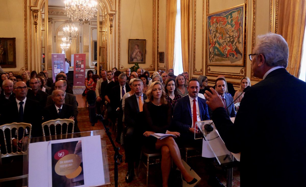 SRBinFrance's tweet photo. #OIVAwards2023 à la Résidence de 🇷🇸 à Paris
Dégustation des vins serbes 🍇🍷&
Presentation du Salon international #Winevision #OpenBalkan https://t.co/RR1jLd6hlz