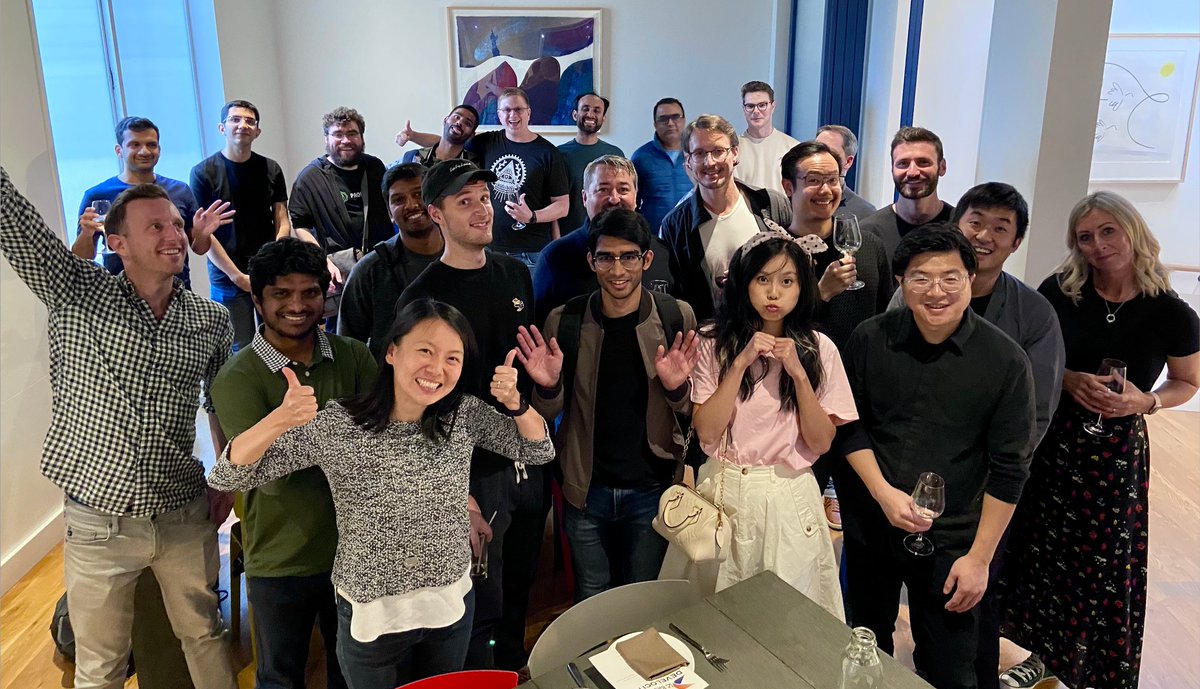 Another <a href="/BasisSet/">Basis Set</a> #DevFounders community dinner wrapped! We are 350+ technical founders building in infra + AI

My heart warms to hear about all the ways members help each other: as customers, GTM buddies, tech partners, fundraising, and founder journey 💪💪💪