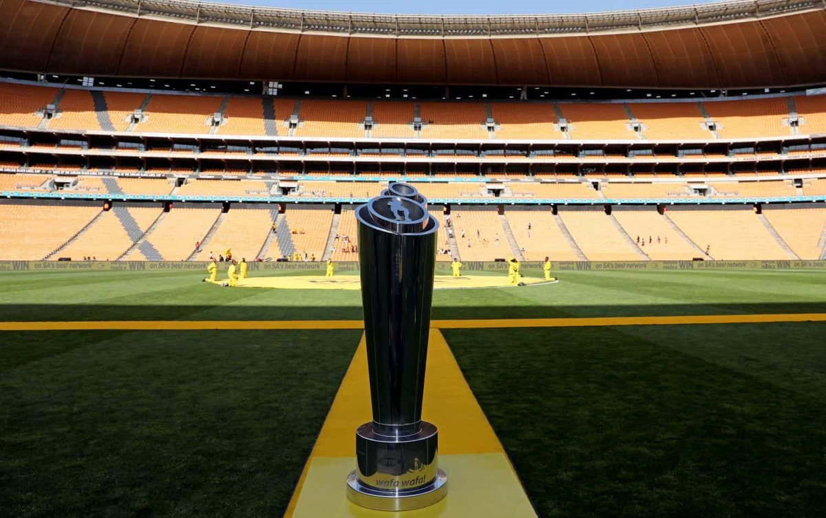 SAfmRadio's tweet photo. [ON AIR]  #TopSportOnSAFM with
@MemoryMentalist 

Tonight we page through #TheAutobiography of legendary commentator @BongcoZolani 

We also preview the #MTN8 semi finals second legs with @Lorenz_KO https://t.co/dSvxxpKTfH