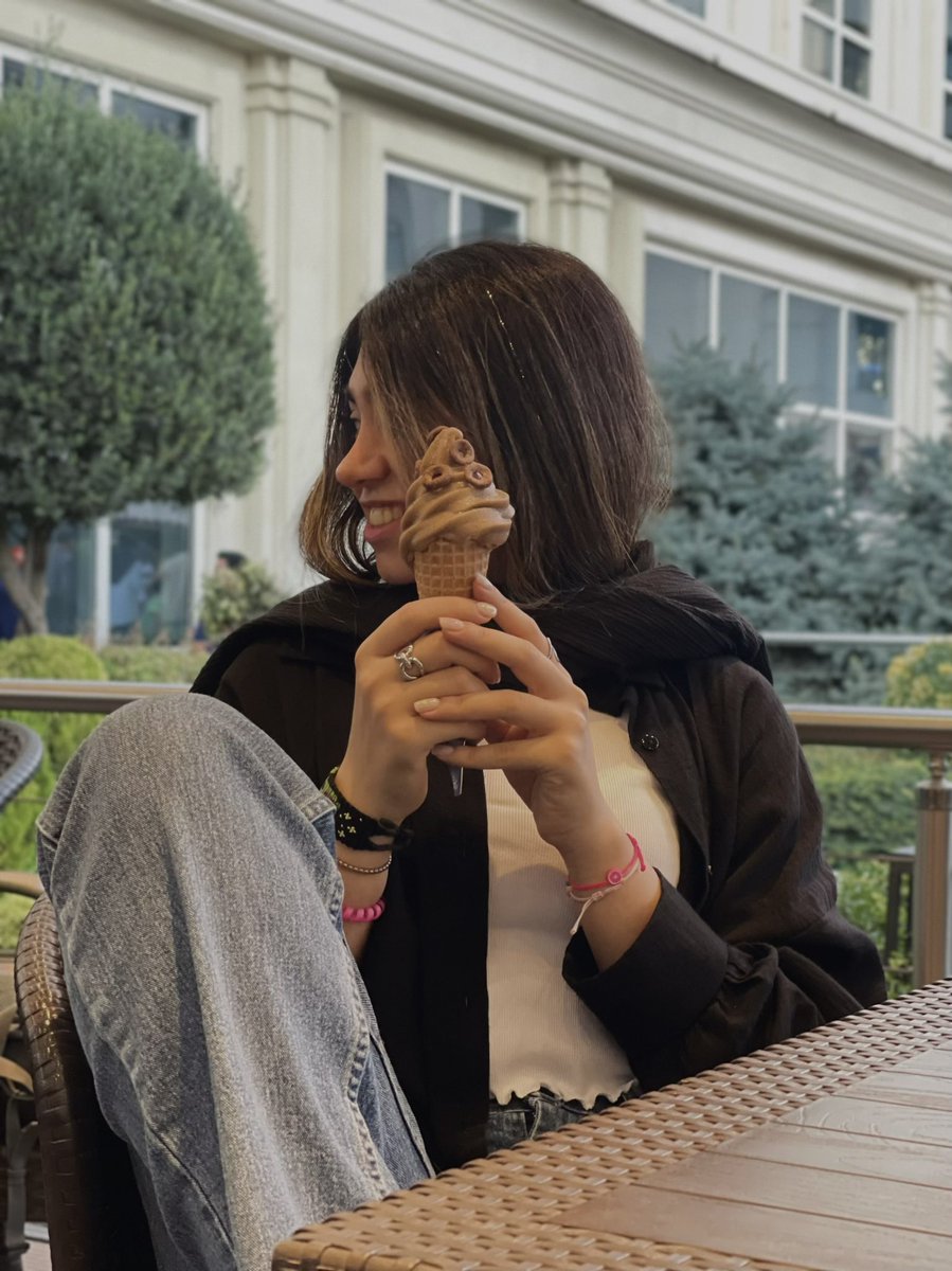 مهتابــ tweet media