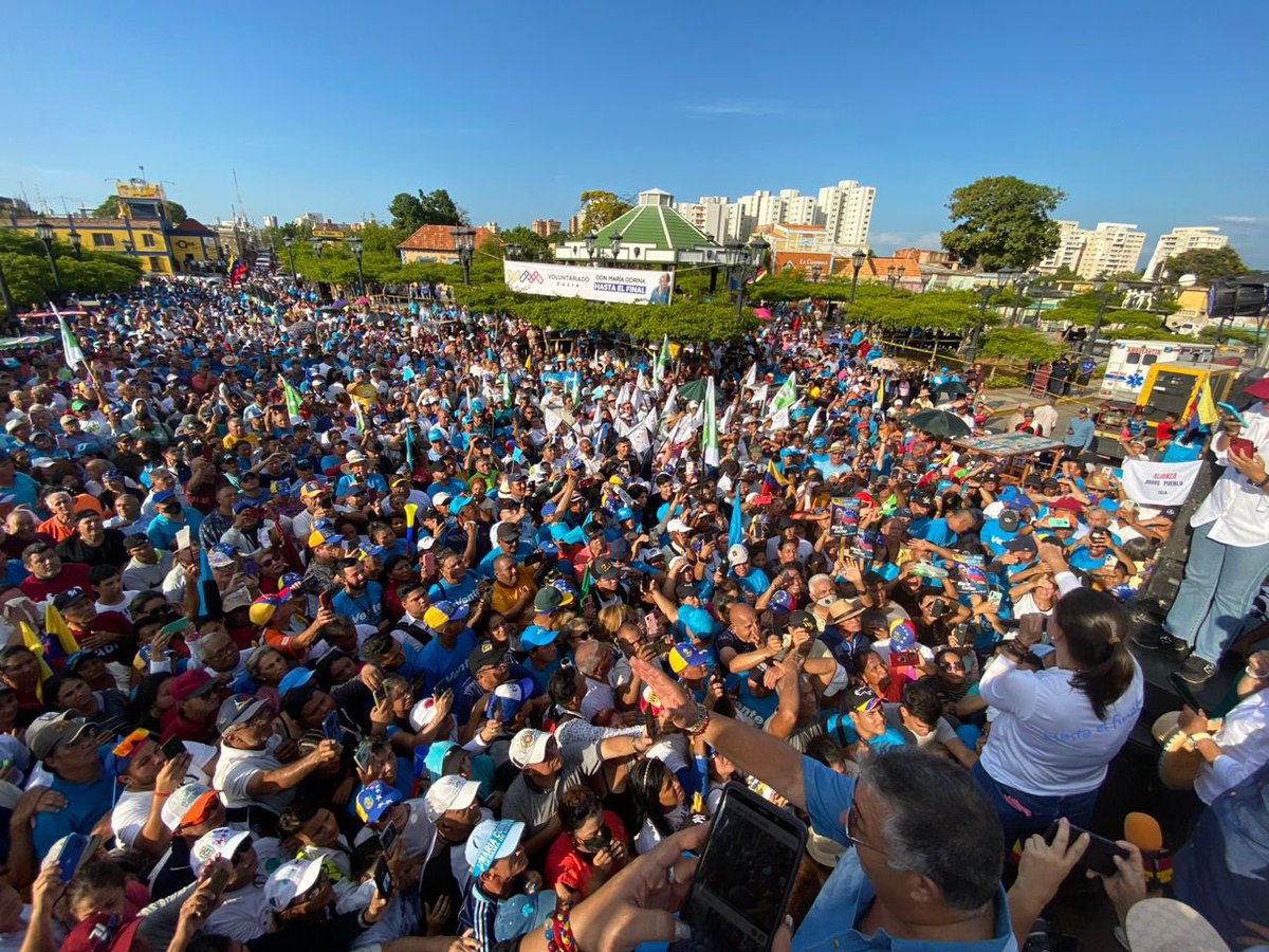 MariaCorinaYA's tweet photo. Venezuela ya cambió, las Primarias ya han logrado buena parte de su propósito.

A 30 días de las Primarias los venezolanos nos preparamos con emoción y responsabilidad para un día histórico. 

Será un día de unión familiar y compromiso con un futuro luminoso en el que todos, los que estamos aquí y los que están afuera, los que siempre enfrentamos al régimen y los que creyeron en él, nos encontraremos en un anhelo común de cambio, Libertad y dignidad.

No subestimen al pueblo de Venezuela.