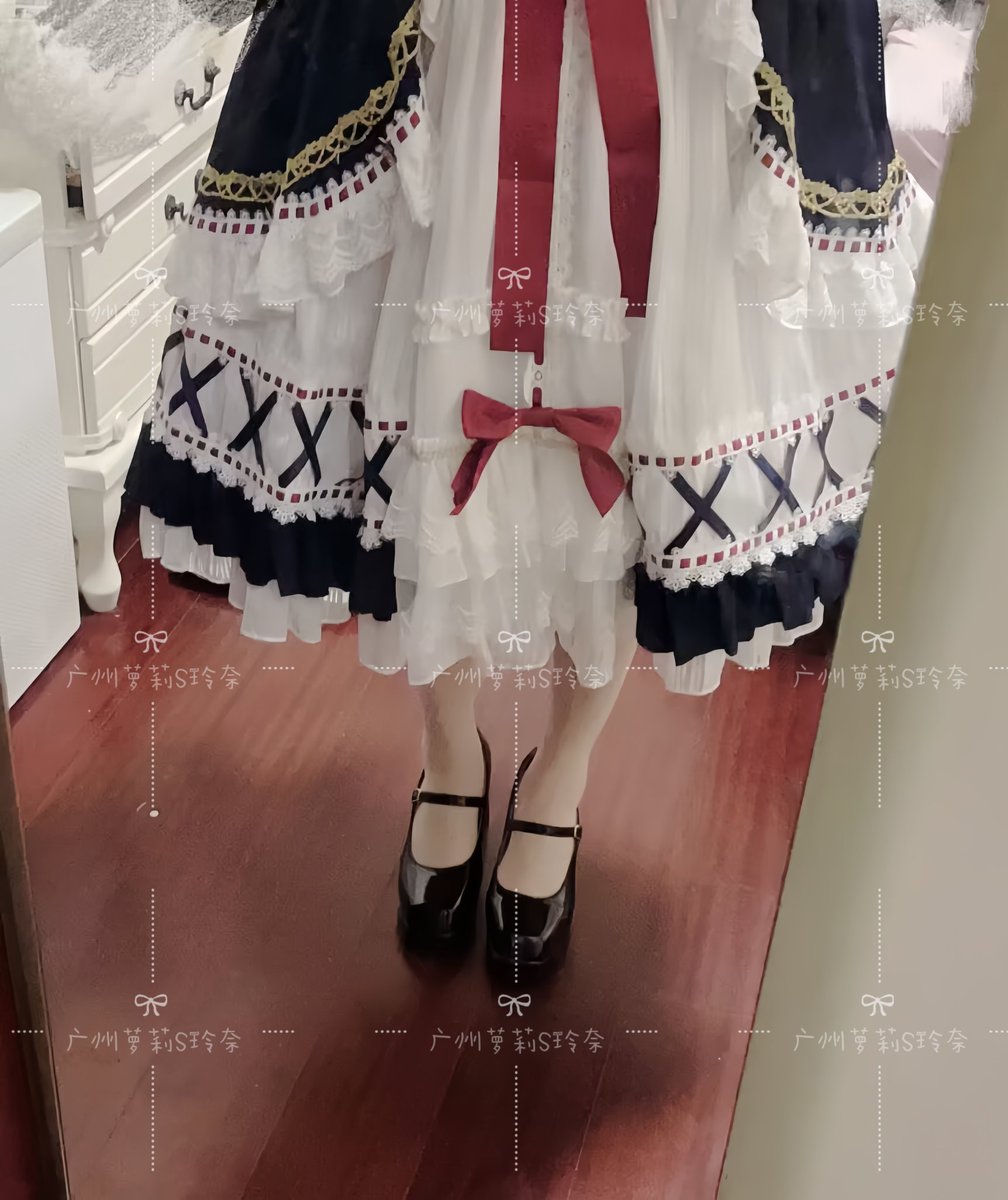 LolisLin0's tweet photo. 鞋子弄脏了可不行，必须让狗狗舔干净～ https://t.co/7TrArPWlJD