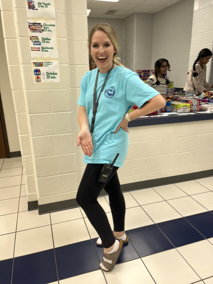 Who doesn’t need a little dodgeball the day before fall break?? We have had a great week connecting and thriving!@DeSanaMiddle <a href="/KeithSargent18/">Keith Sargent</a> <a href="/DMSPeyt/">Peyton</a>