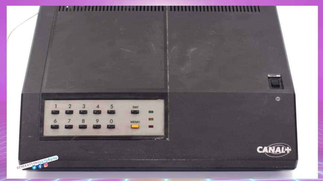 Generations8090's tweet photo. Qui a connu cet ancien décodeur de Canal Plus le  ❛ Discret 11 ❜ ?  Canal+ changeait de clé tous les mois, en envoyant un code à ses abonnés.

#MontreVintage #montrecalculatricevintage #80s #Annees80 #AsTuConnu #TeSouviensTu #Generation80
#Canal #Ligue1UberEats https://t.co/kV711kPMcx