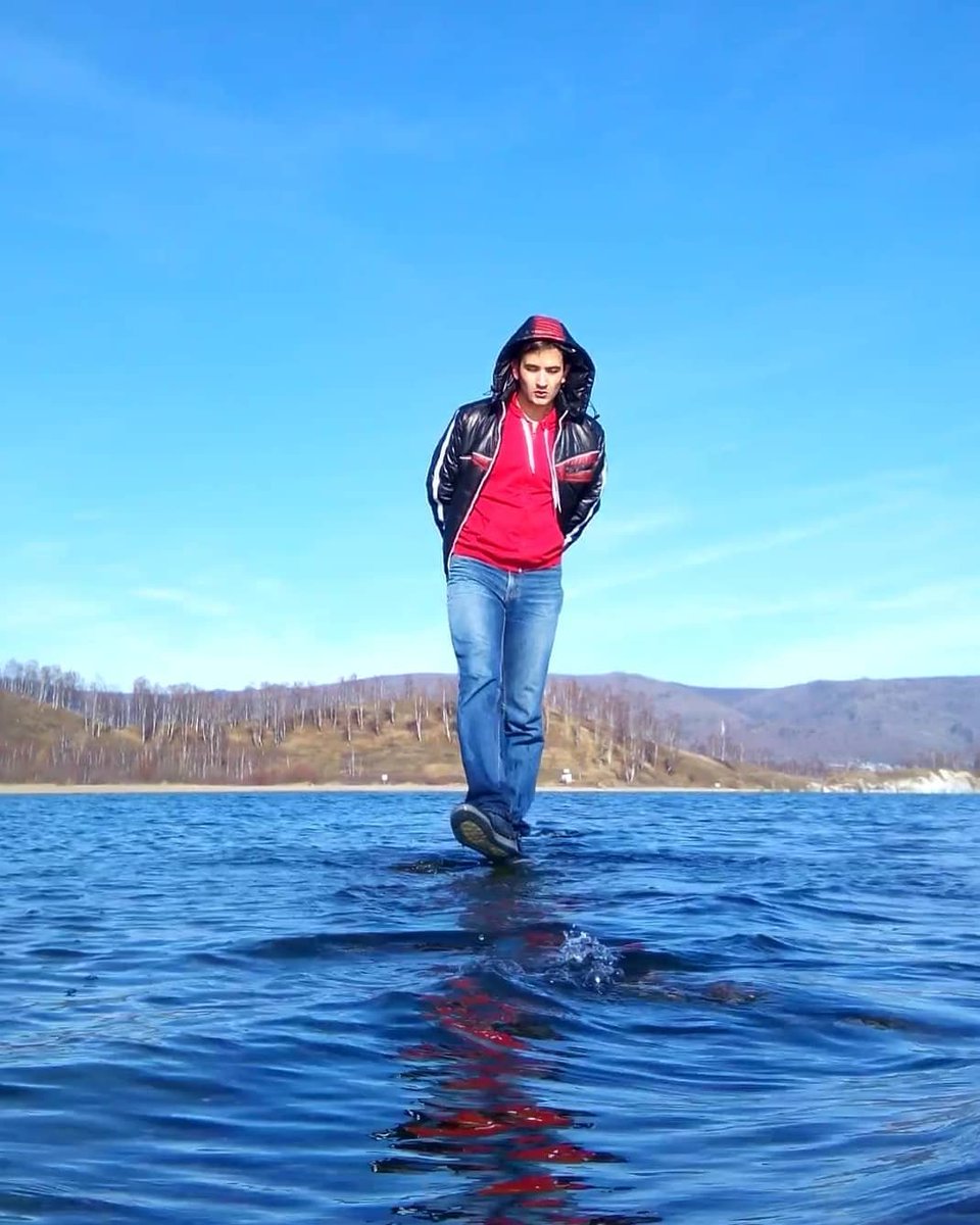 palace_hidden's tweet photo. Running on water, walking on water...

https://t.co/0OmKomhU3b

#Sonic #SonicTheHedgehog #Water #HydroCity #Nature #Autumn #SEGA #Photography #Style https://t.co/M4lFDDUhkz
