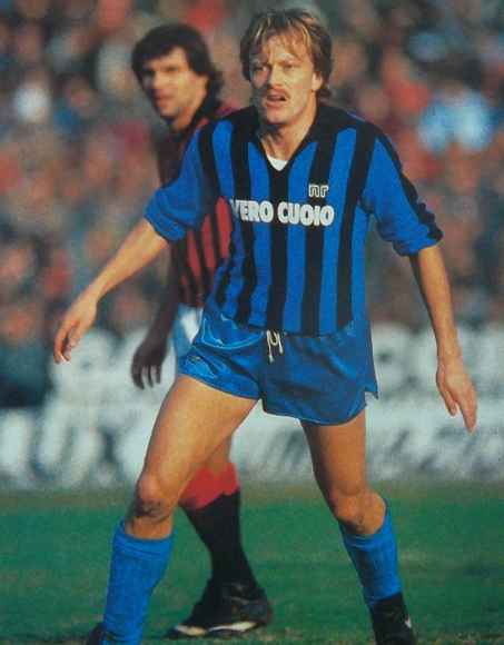 TgrRaiToscana's tweet photo. Due bandiere del #Pisa di Romeo #Anconetani degli anni d'oro della serie A ('82-'91) i danesi Klaus #Berggreen e Henrik #Larsen hanno ricevuto dal sindaco della città Michele #Conti la cittadinanza onoraria.
@PisaSC
#IoSeguoTgr https://t.co/YHDbxSbzC9