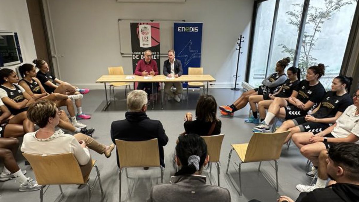 frederic_lajoux's tweet photo. Très heureux de renouveler un partenariat sportif  et inclusif avec le club de  🏀  féminin les Pettillàntes et l’⁦⁦@E2C .Nous partageons les mêmes valeurs d’engagement, de solidarité, d’esprit collectif.  Ensemble pour une belle saison ! ⁦@enedis_car⁩ https://t.co/RNhbRAg5Cz