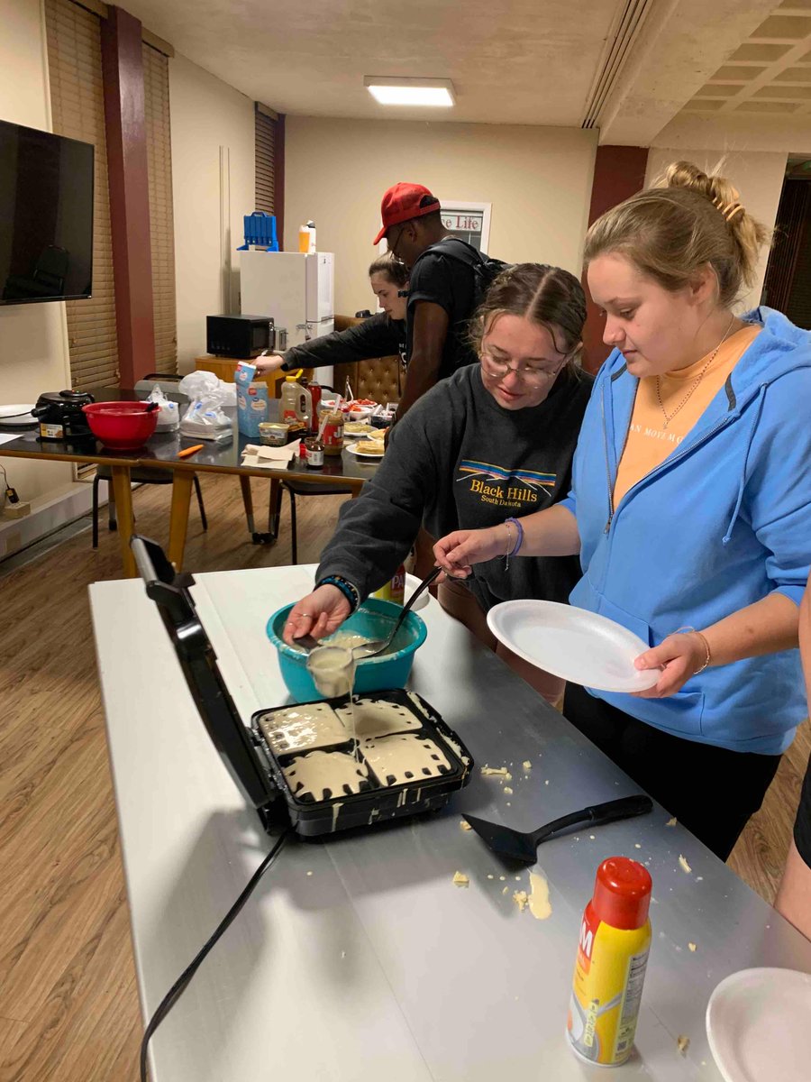 chadronstate's tweet image. Students at the Highrise House of Waffles. 🧇🥞🦅 #WeAreCSC #ChadronStateCollege