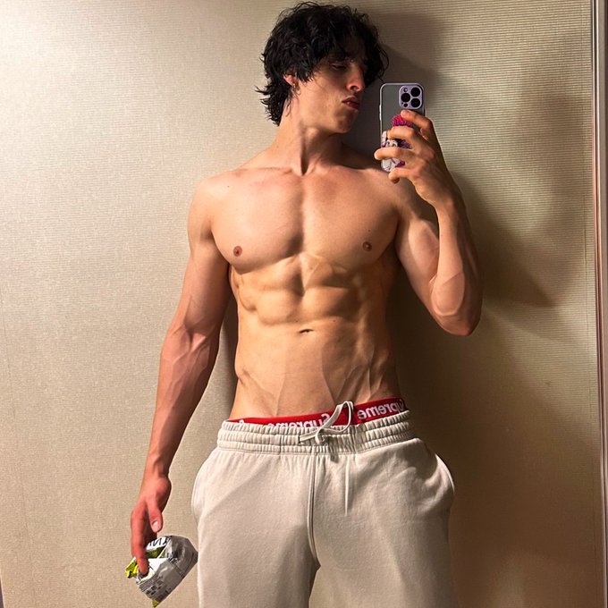 1 or 2? ☺️ https://t.co/Hntnb6iWu2