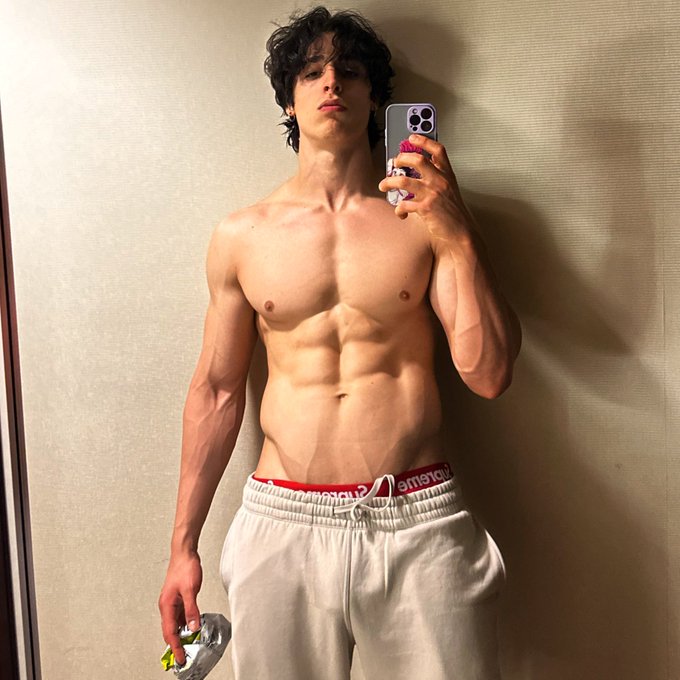 1 or 2? ☺️ https://t.co/Hntnb6iWu2