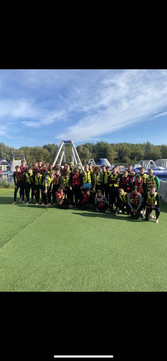 LongEatonUtd's tweet photo. Big thank you to Spring Lakes! 🌊
 
Offering their aqua park facilities to our academy for the morning!🏊‍♂️

Some of the lads felt the cold but a great team bonding exercise for all involved❄️👏🏻 https://t.co/7d7lY9aO5m