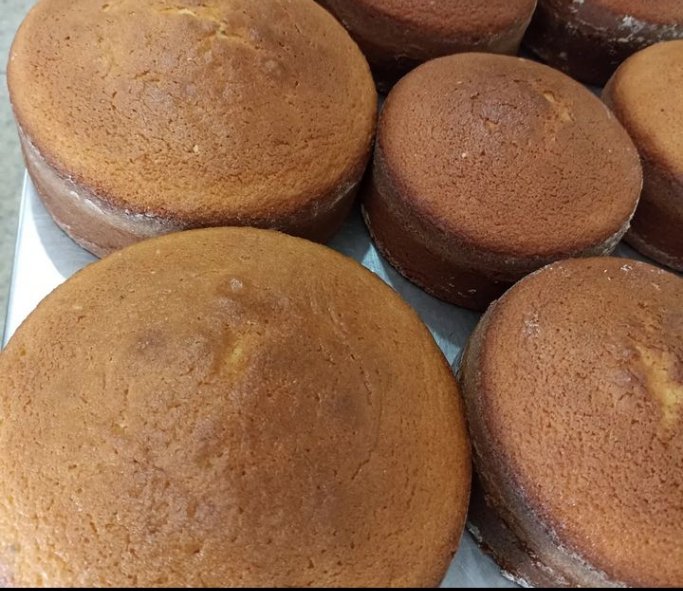 Rachelhg's tweet photo. Ayer quedé sin empleo, mientras tanto venderé ponqués caseros ☺️ de vainilla o marmoleados. Entrego en el Galería Plaza #Maracay mañana al mediodía. 
4$ la unidad, reserva con el 50% https://t.co/Acsuv1jmUt