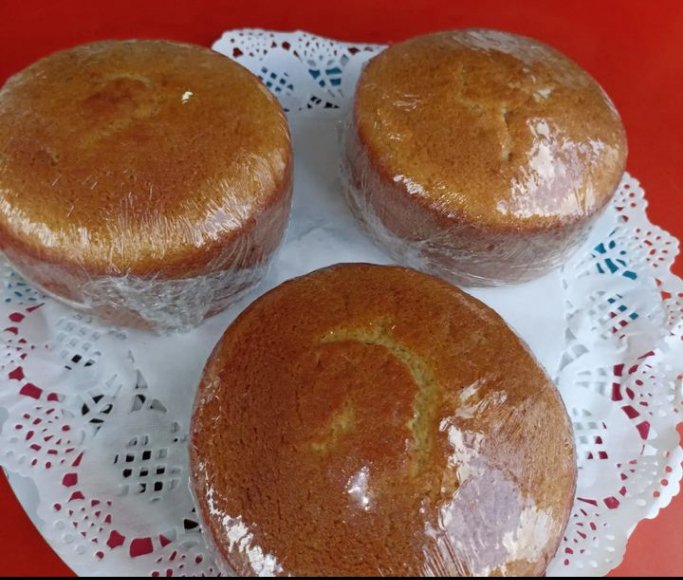 Rachelhg's tweet photo. Ayer quedé sin empleo, mientras tanto venderé ponqués caseros ☺️ de vainilla o marmoleados. Entrego en el Galería Plaza #Maracay mañana al mediodía. 
4$ la unidad, reserva con el 50% https://t.co/Acsuv1jmUt