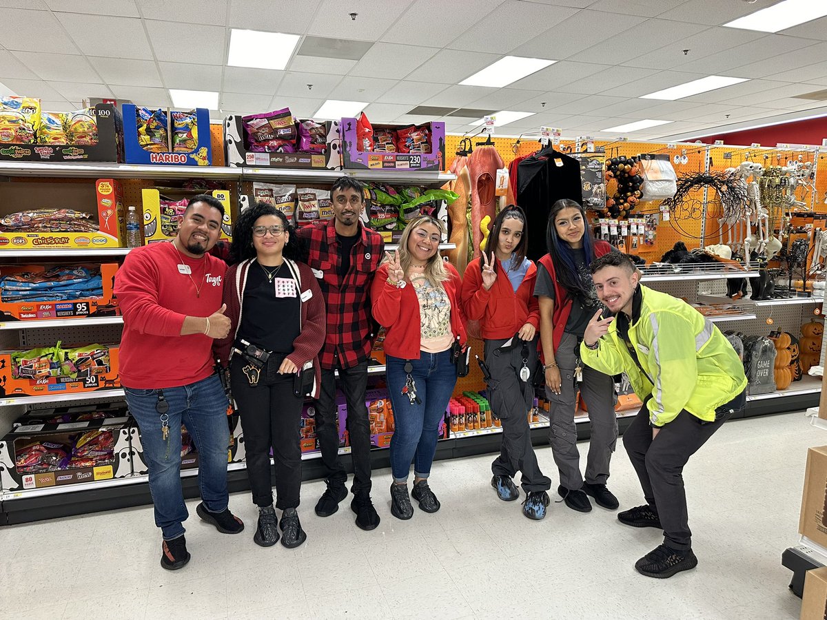 The #T3230 team came out this Friday to show off our Fresh kicks on Yeezy Dayyy 👟 😌 #ForestHills #whoworeitbest #WorkSomewhereYouLove