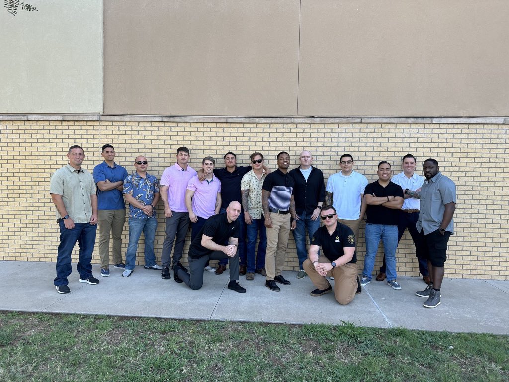KeeneyHD's tweet image. Senior Leaders Course, Graduating Class 23-009! 🇺🇸🫡 

#redleg #FiSTer #forwardobserver #slc #fortsill #artillery #kingofbattle