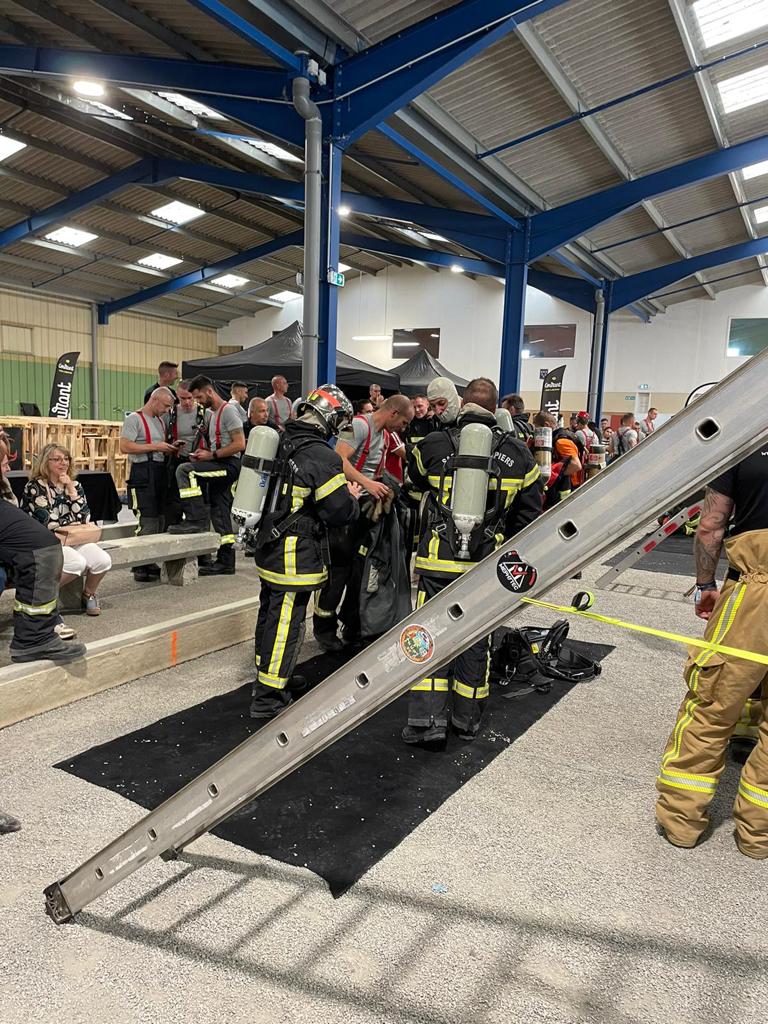SDIS50's tweet photo. Ce soir, tous nos encouragements en direction du @SDIS16 #LaCharente où une équipe composée des formateurs du centre de formation #CDF et de pompiers volontaires de la filière incendie, participe au 2è challenge sauvetage de sauveteur. Des épreuves exigeantes les attendent ! 💪 https://t.co/RVf2EjHbQW