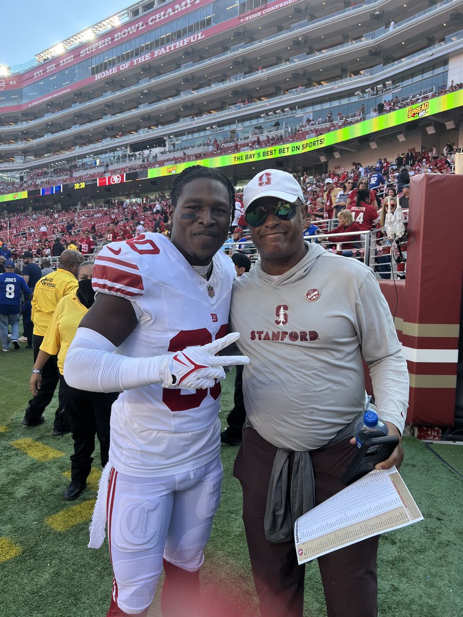 The Adventures of Toi Cook continues with Darnay Holmes of NY Giants. Props to both he and his father Darick!#smartkid #goodkid #winner #winning #gamechangeranalytics #icpatterns