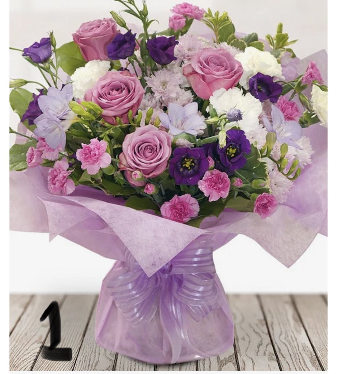 tracyjane1970's tweet photo. @efloristflowers  such poor service, ordered flowers no.1,  was sent flowers
No.2. How can you think this is a suitable substitute, definitely not… and you don’t even want to rectify.. not even same value… shocking service https://t.co/kFsazDaFbD