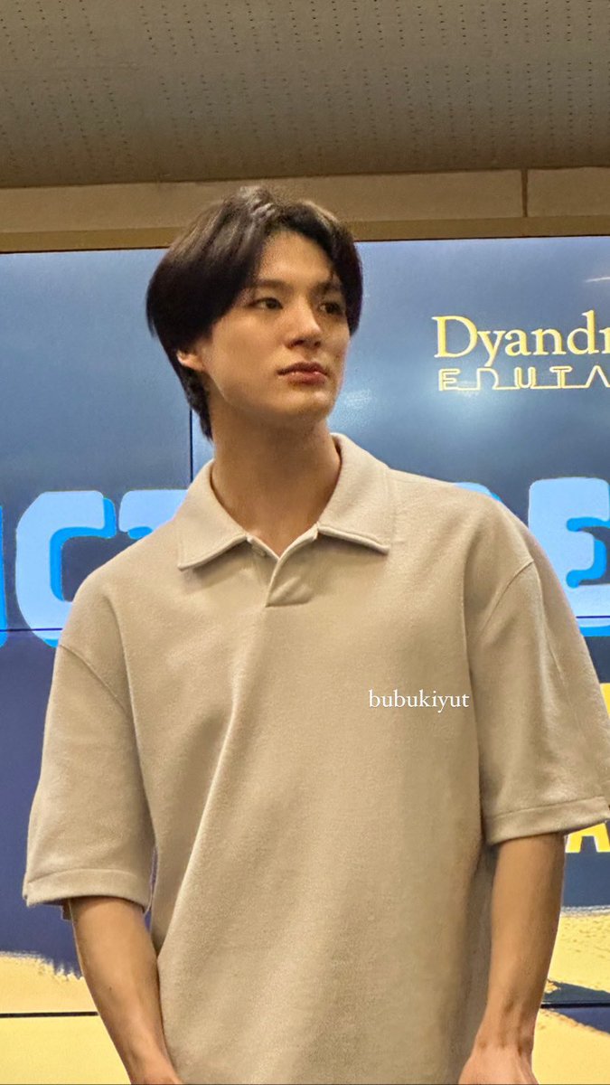 TheJay___'s tweet photo. ไอดอลใส่แค่เสื้อยืดก็หล่อ ✅ https://t.co/r0pxjuu29f