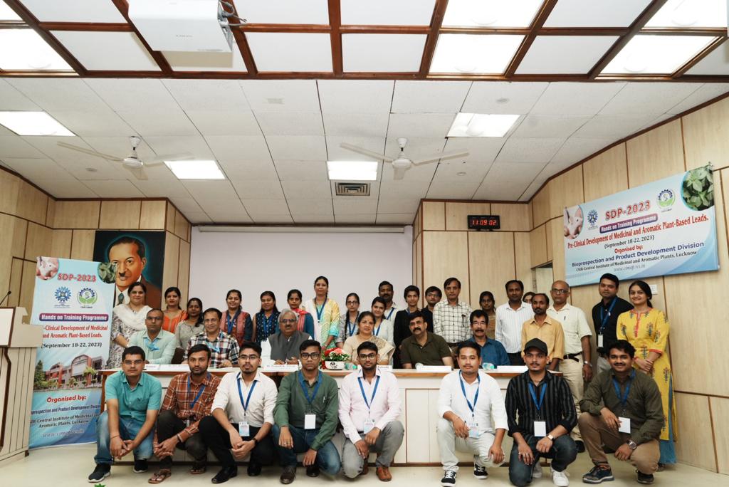 CSIRCIMAP's tweet photo. Training program on “Pre-Clinical Development of Medicinal and Aromatic Plant-based Leads” 
@CSIRCIMAP from 19-22,Sept 2023 was successfully completed. This training program has Pan-India participation of 18 participants.
@PrabodhTrivedi @DrNKalaiselvi https://t.co/5Kpy0Anwyk