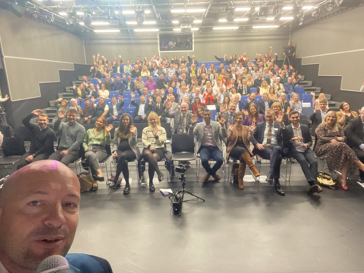 Privilege to host the <a href="/burnleycouk/">burnley.co.uk</a> Bondholders event this morning at <a href="/BurnleyCollege/">Burnley College</a> 

Celebrating #BrilliantBurnley as a great place to live, work and invest. 

Although <a href="/campbellclaret/">ALASTAIR CAMPBELL</a> did tell me I was a cheeky b@****d 😂
