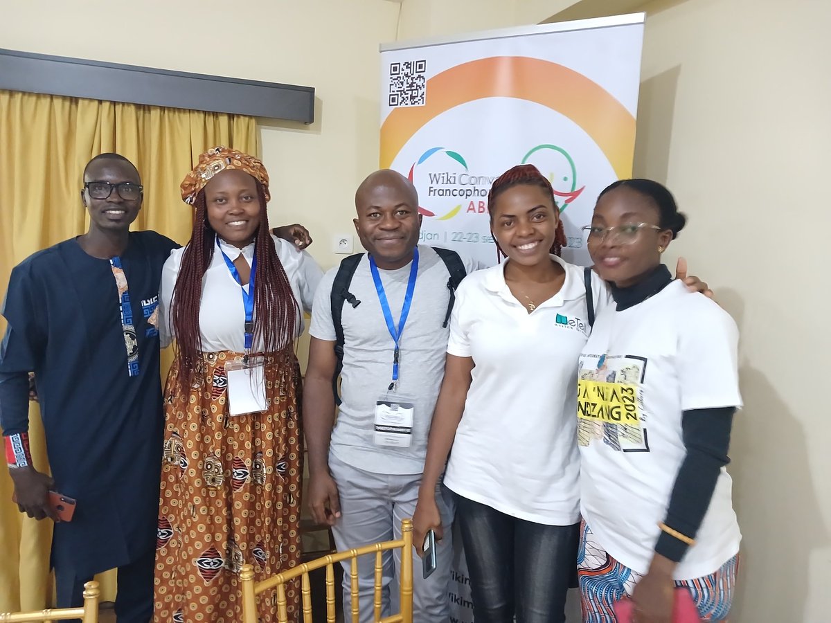 MinetteLontsie's tweet photo. Fin de la première journée des conférences. Photos de groupe de la #TeamCameroun vraiment bien représentée à Abidjan. Au total 9 wikimediens du Cameroun présents. #Wikiconvention.#WikiConvFr23 https://t.co/aCmE2hATWk