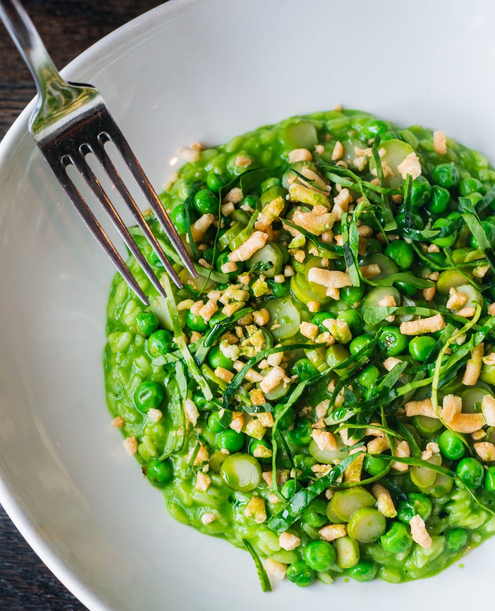 Friday's are for fine dining ✨The weekends are for enjoying good food with good company, why not share it with us at Crafthouse 🍽️Book a table for food via our website⁠! Join us at your leisure on a walk-in basis for drinks only 🥂#FridayFeeling