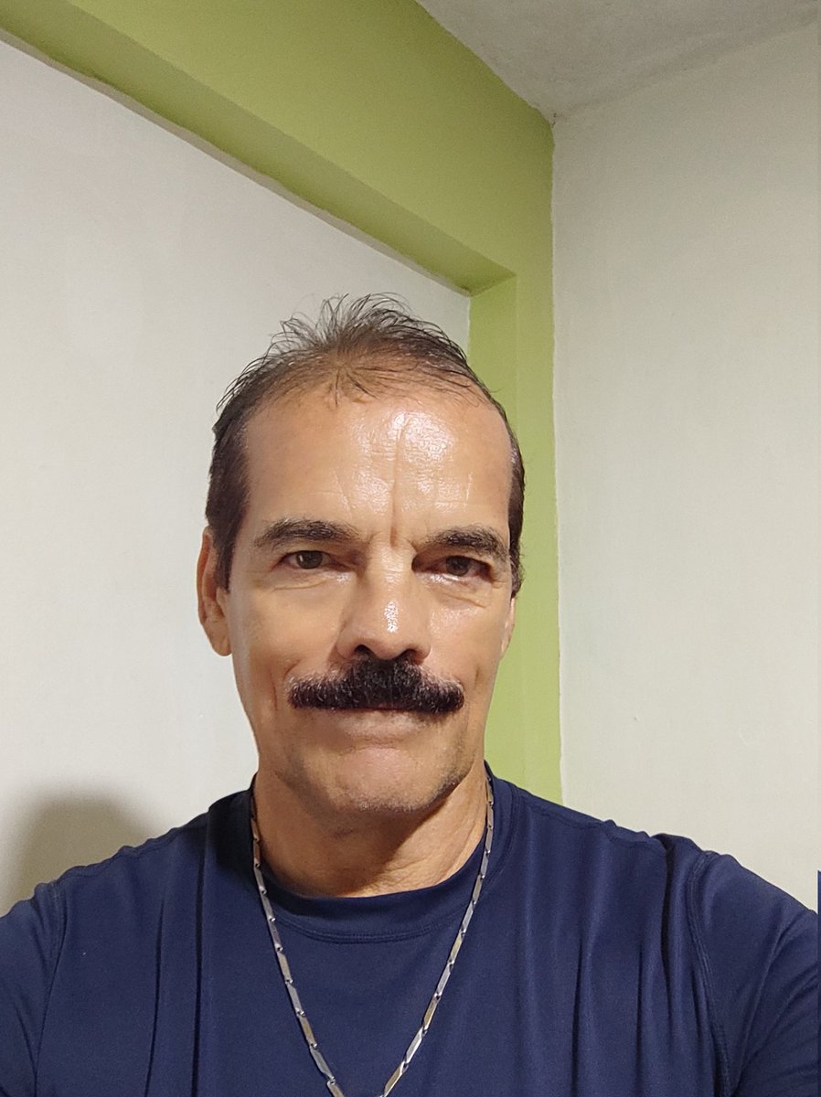 Aprende a vivir agradecido con lo que Dios te otorga,vive plenamente cada momento con la pasión requerida, entrégate en cuerpo y alma a lo que realizas y verás la recompensa al final! Si obras bien, el bien te buscará y te envolverá...