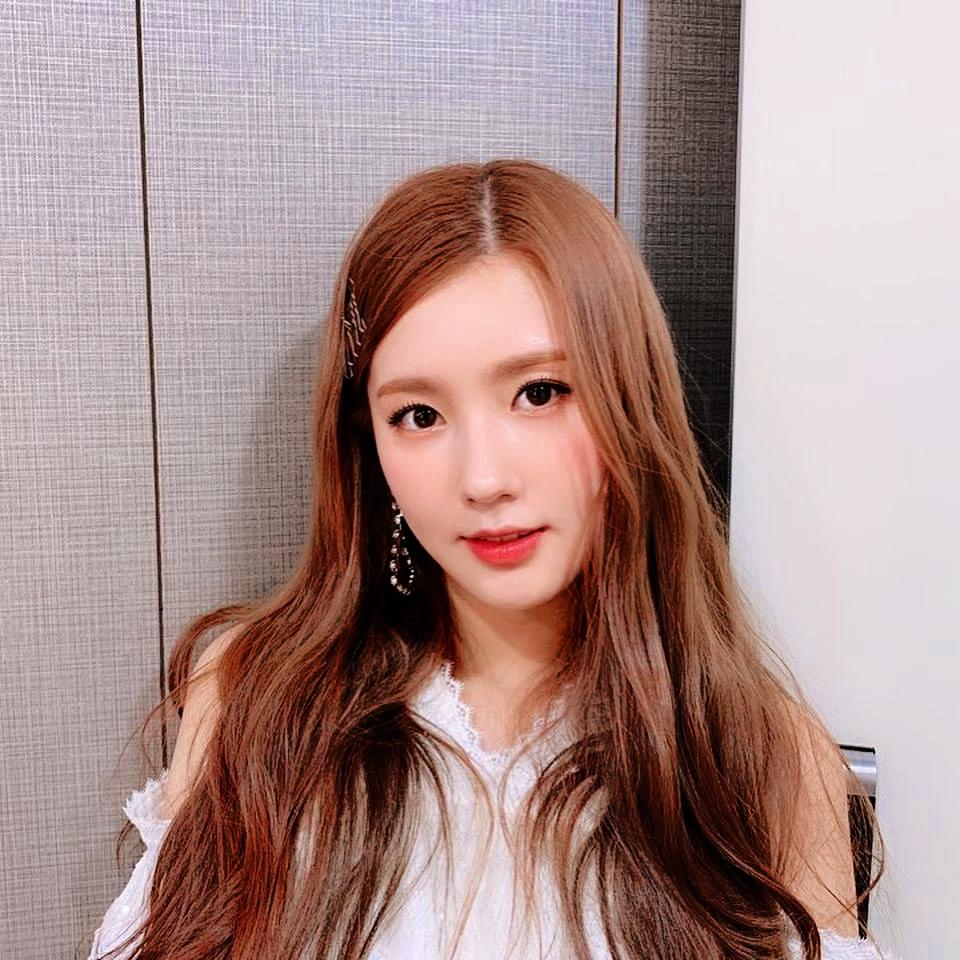 Hoy es el día idea para decirle chao al mal de #𝔅r𝕠ke𝕟ཻུ۪۪ー𝔥ear𝕥s porque mis cuatro ídolas poderosas están de regreso y aquí estoy lista to #k𝕚l𝕝𐙚𝕥h𝕚sꕥꦿོ𝕝ove junto a ellas. ¡Mucho éxito y suerte en su gran día!

✦ଘ 𝑎𝑛𝑔𝑒𝑙𝑖𝑐 𝑑𝑜𝑙𝑙 #Dánae ໒꒱✦