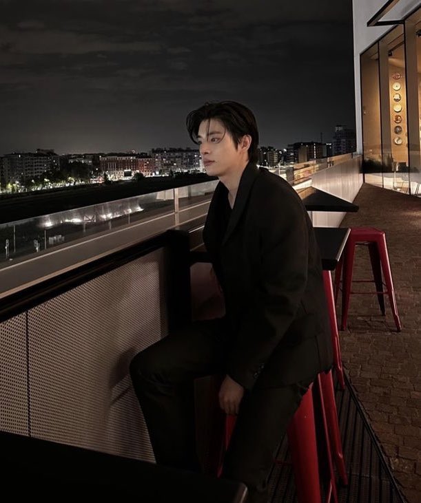 sjydaiIy's tweet photo. 🌃🌃🌃🌃 #enhypen_jake https://t.co/dnTvVos9iT