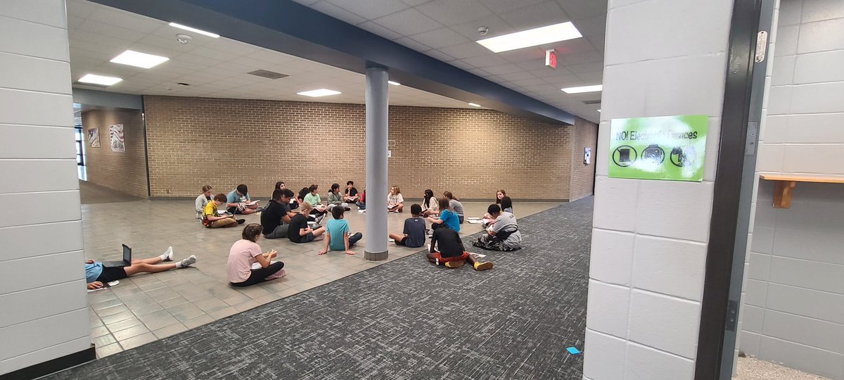 Kristinbevan1's tweet photo. Socratic seminars and small group instruction! Ms. Solak and Ms. Breland’s keep leveling it up! #hildejoy #mustangnation #hildelevelsup #KISDELA https://t.co/lMYgvwGGL1