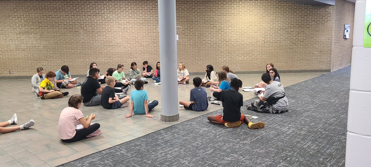 Kristinbevan1's tweet photo. Socratic seminars and small group instruction! Ms. Solak and Ms. Breland’s keep leveling it up! #hildejoy #mustangnation #hildelevelsup #KISDELA https://t.co/lMYgvwGGL1