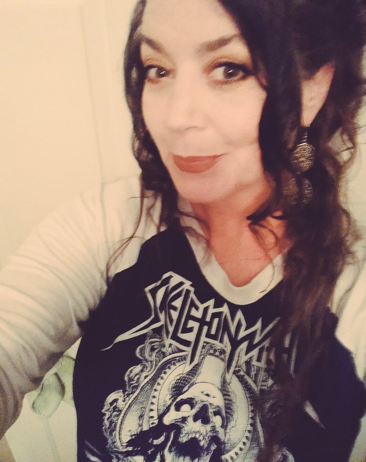 DianeKathleen8's tweet photo. @DaddyDarth Happy Friday 🤘
#Skeletonwitch https://t.co/JfwNmFsJNe