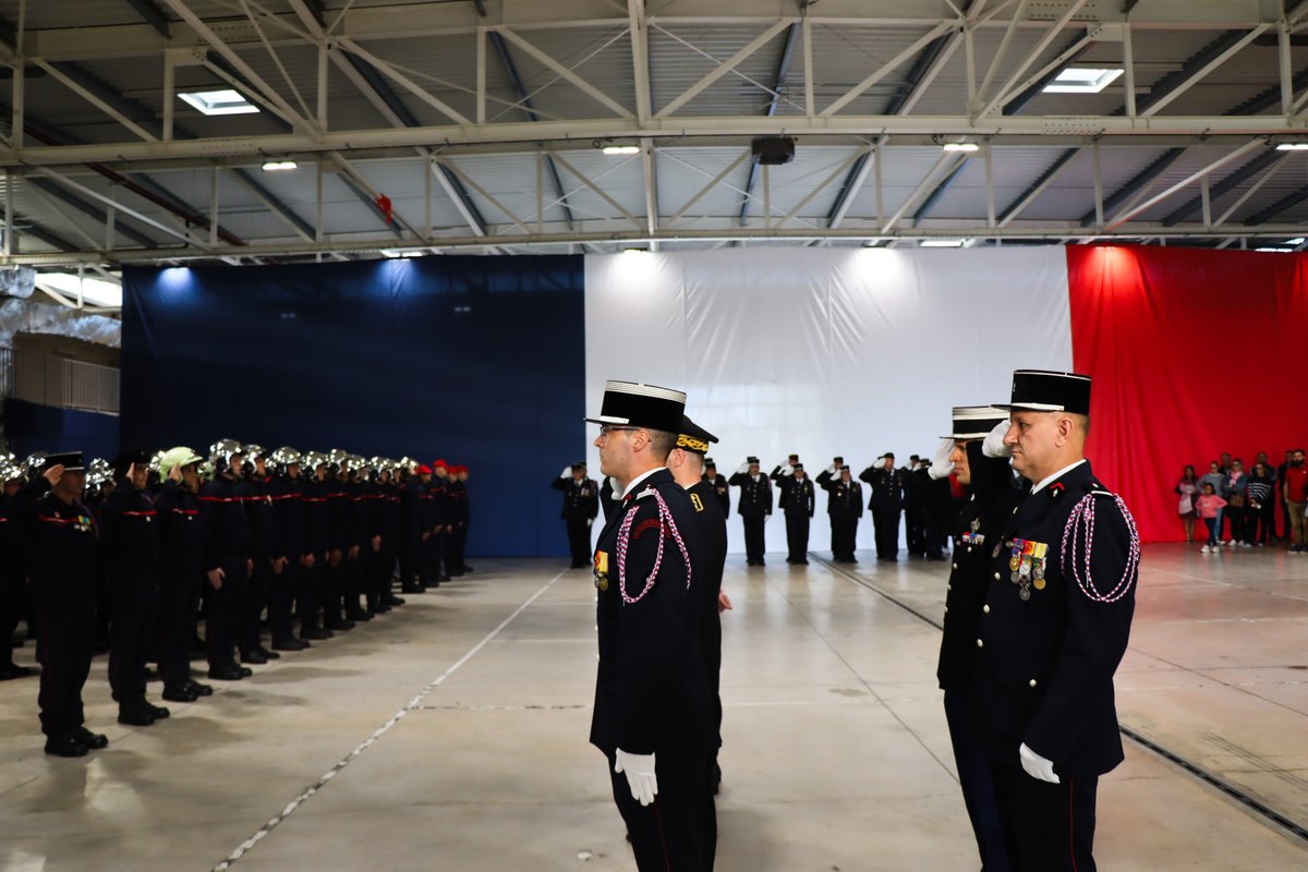 SDIS_10's tweet photo. Ce soir s'est déroulée la cérémonie de passation de commandement au centre d’incendie et de
secours de Troyes Ouest entre la capitaine N. Smouts et le lieutenant D. Gautier
Merci à la cne Smouts pour son engagement qui a été promue au grade de commandant
Félicitations ltn Gautier https://t.co/gQoPw6aOvK
