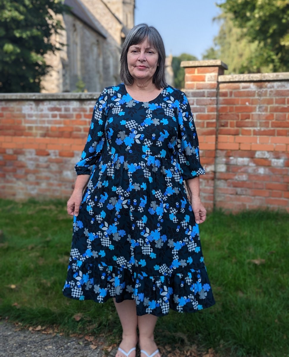 MinervaFabrics's tweet image. How fabulous is this @madebyrae Trillium Dress @jillypopssews made in our beautiful Houndstoth Confetti fabric ❤️⁠

Find out more at minerva.com/posts/1200414

#LoveToSew #SewingProject #Sewcialists #Fashion #MakersGonnaMake #SewCreative #HomeSewing #SewYourWardrobe #Dressmaker