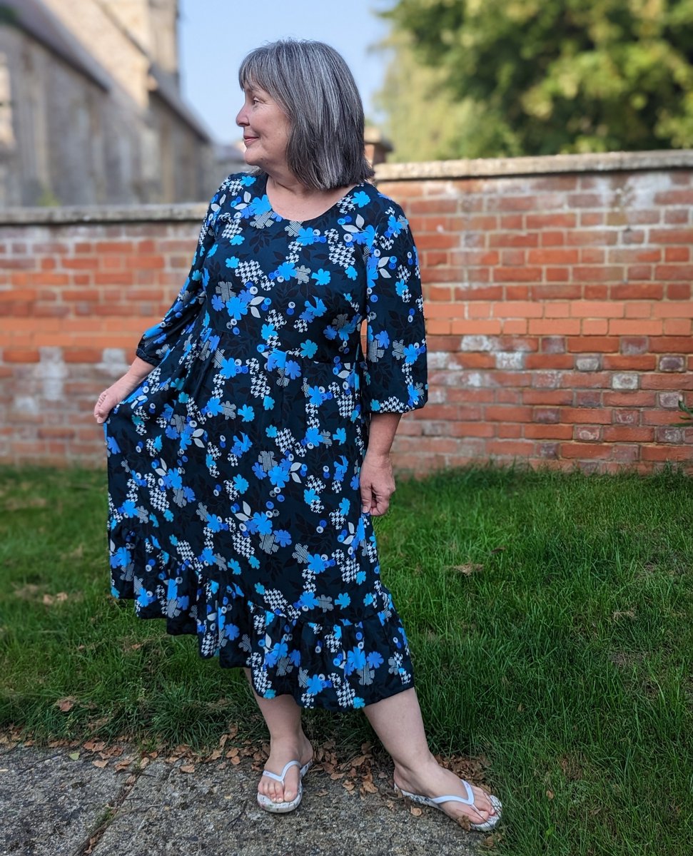 MinervaFabrics's tweet image. How fabulous is this @madebyrae Trillium Dress @jillypopssews made in our beautiful Houndstoth Confetti fabric ❤️⁠

Find out more at minerva.com/posts/1200414

#LoveToSew #SewingProject #Sewcialists #Fashion #MakersGonnaMake #SewCreative #HomeSewing #SewYourWardrobe #Dressmaker