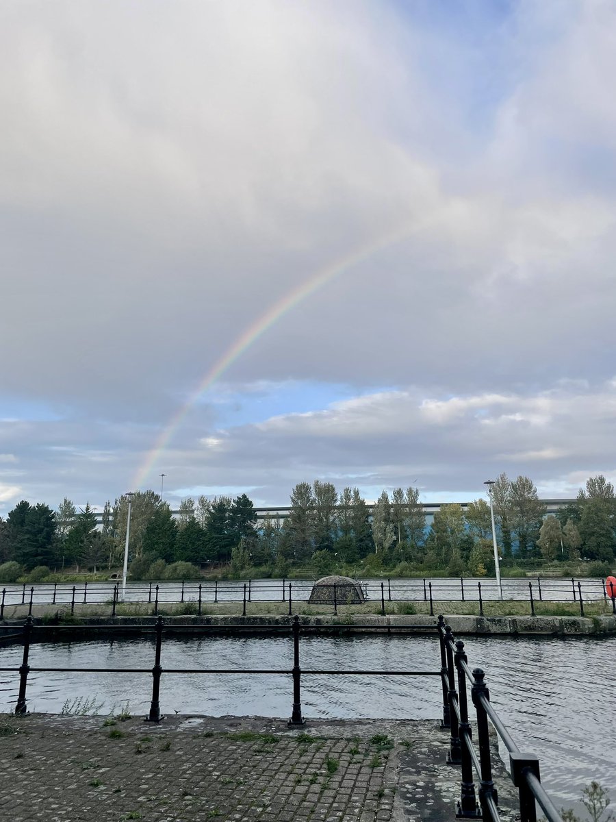 Out for some air after @DrGaborMate & @johannhari101 in conversation @dropthedisorder’s #adisorder4everyone festival. They moved us beautifully from rage & anger into how we hold onto hope, love & compassion & use it to make change happen. Check out this rainbow of hope! 🌈✊💗